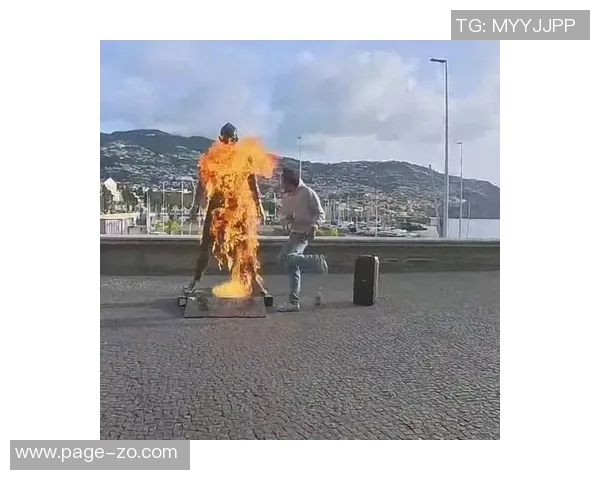 男子因焚烧C罗雕像被警方逮捕送精神病院接受治疗